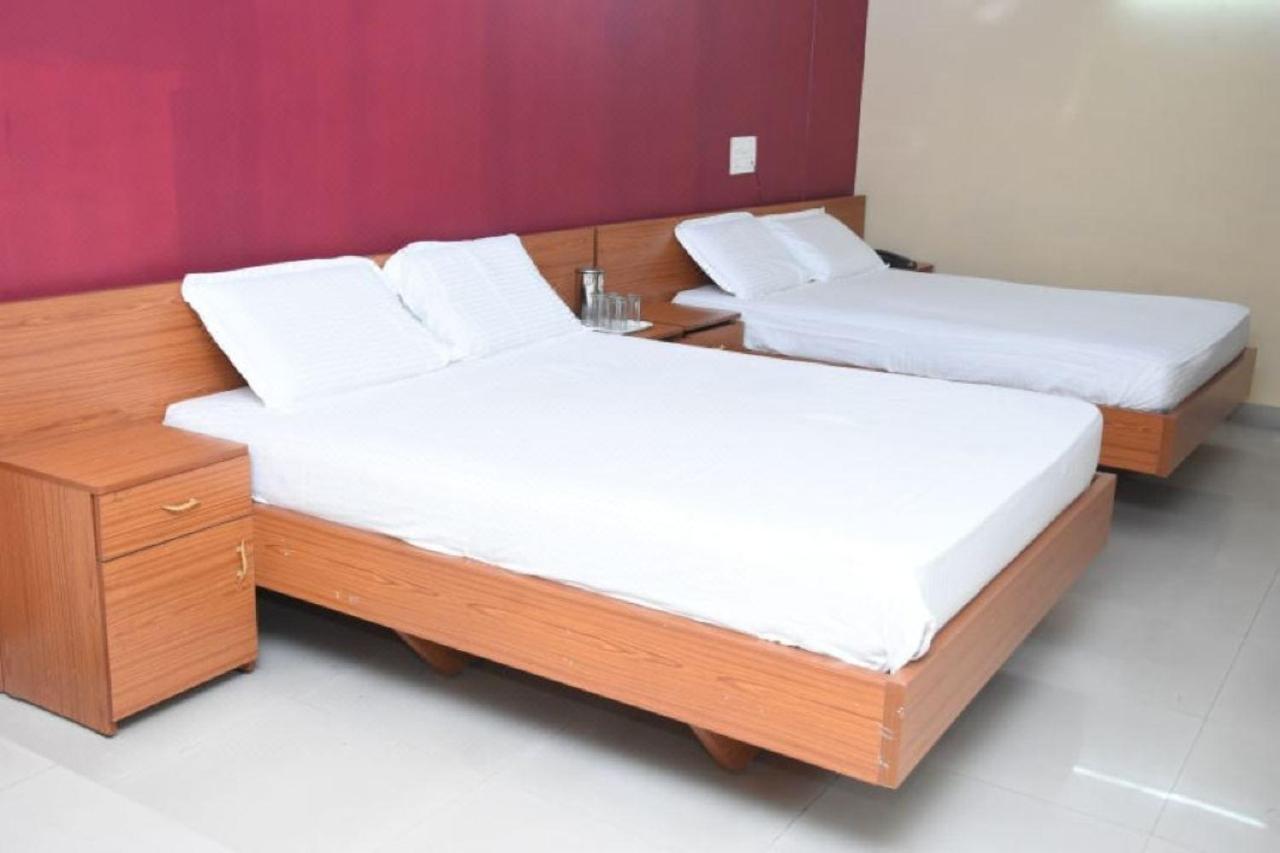 Hotel Surya Residency Majestic Μπανγκαλόρ Εξωτερικό φωτογραφία