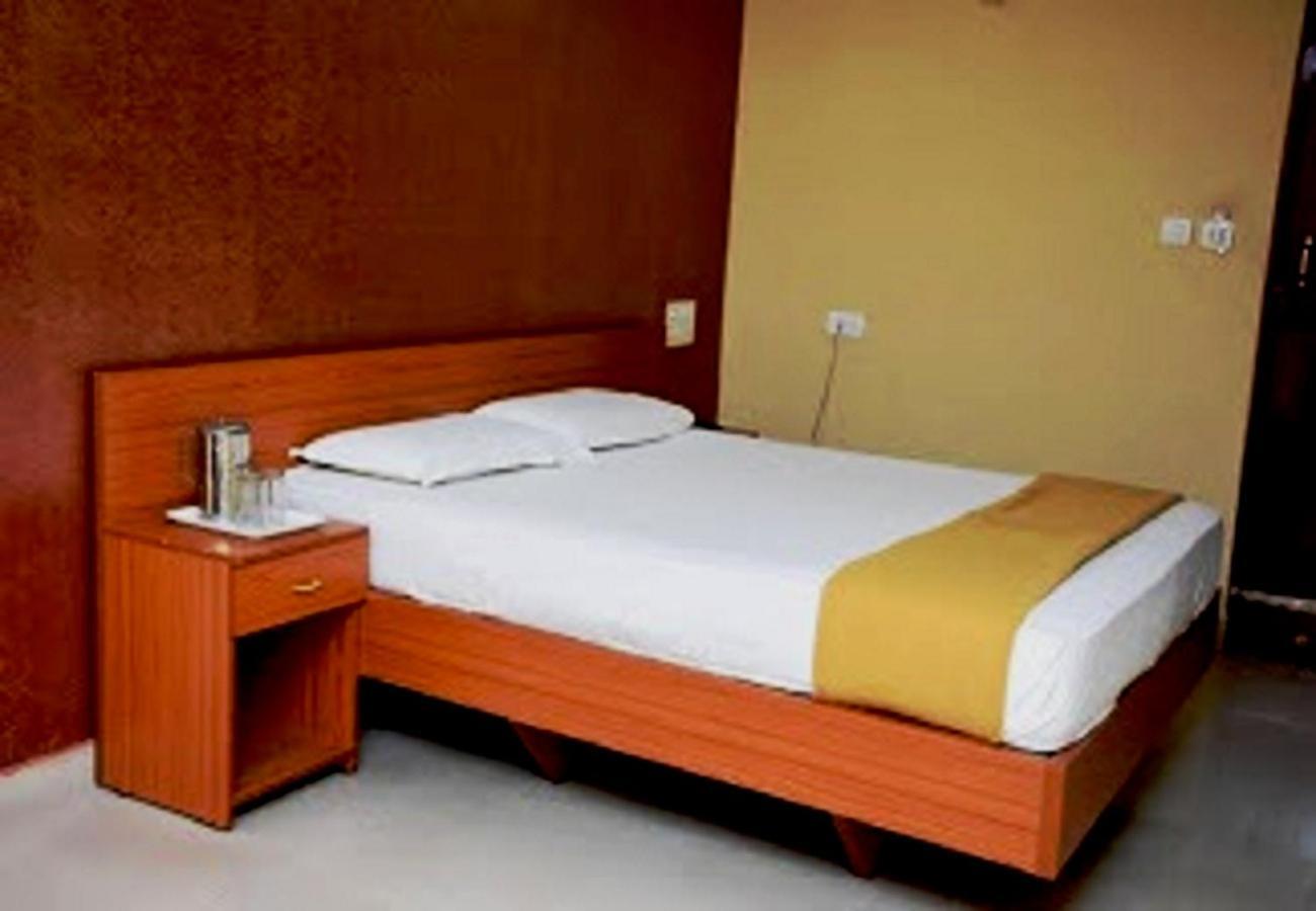 Hotel Surya Residency Majestic Μπανγκαλόρ Εξωτερικό φωτογραφία