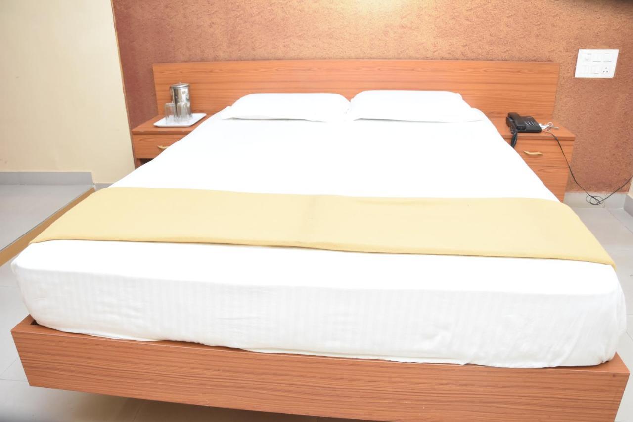 Hotel Surya Residency Majestic Μπανγκαλόρ Εξωτερικό φωτογραφία