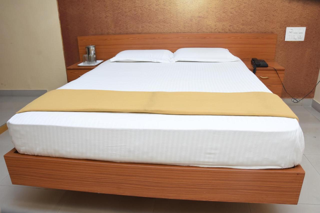 Hotel Surya Residency Majestic Μπανγκαλόρ Εξωτερικό φωτογραφία